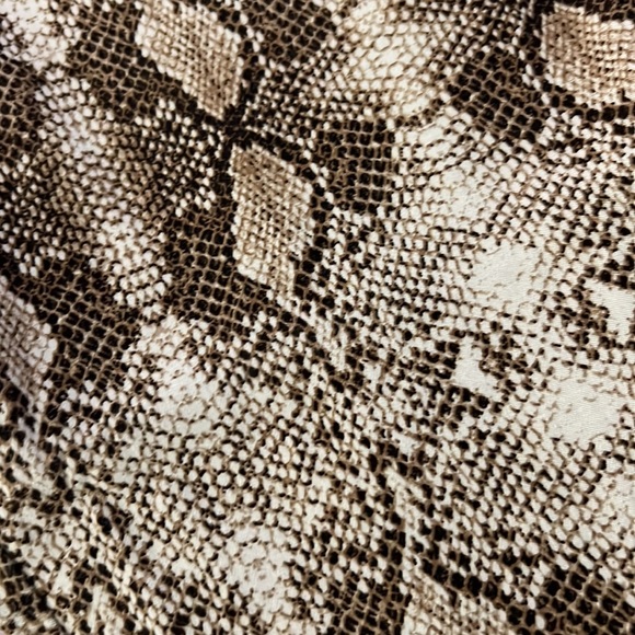 Ankle/Cropped Pants - NY & Company - Picture 2 of 4